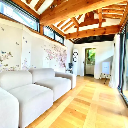 Hanok Jade