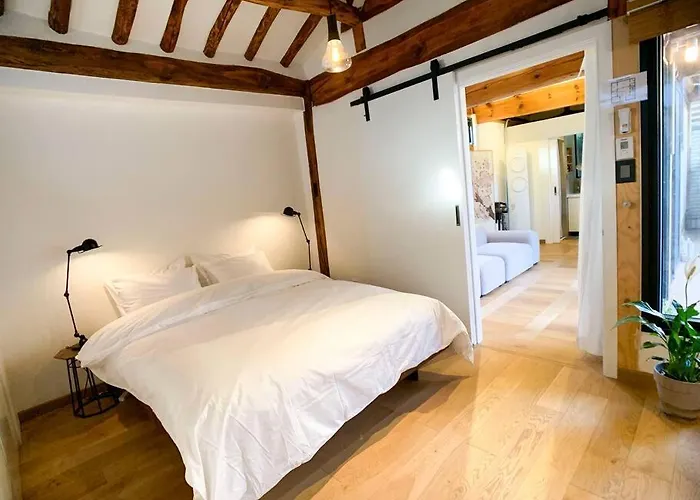 Hanok Jade