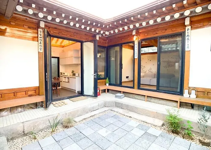 Hanok Jade *