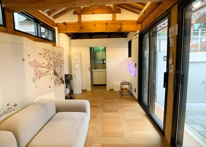 Hanok Jade *